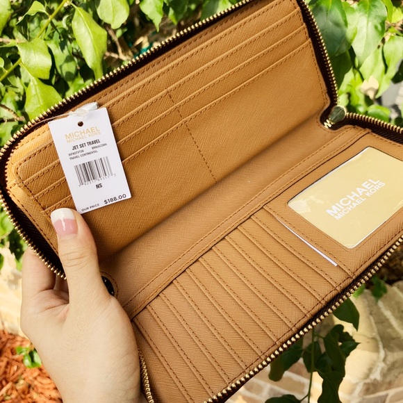 Gaby’sBags👜💕-NWT Michael Kors Tote&Wallet - Picture 7 of 8